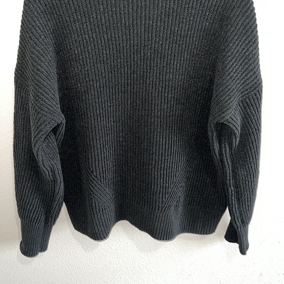 Abercrombie and Fitch Women’s Dark Gray Sweater - Picture 3 of 6